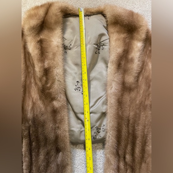 Elegant Vintage Fox Fur Shawl - Picture 2 of 11